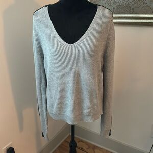 Michael Stars gray ribbed‎ V-neck black sleeves stripe 100% Cotton sweater Sz L